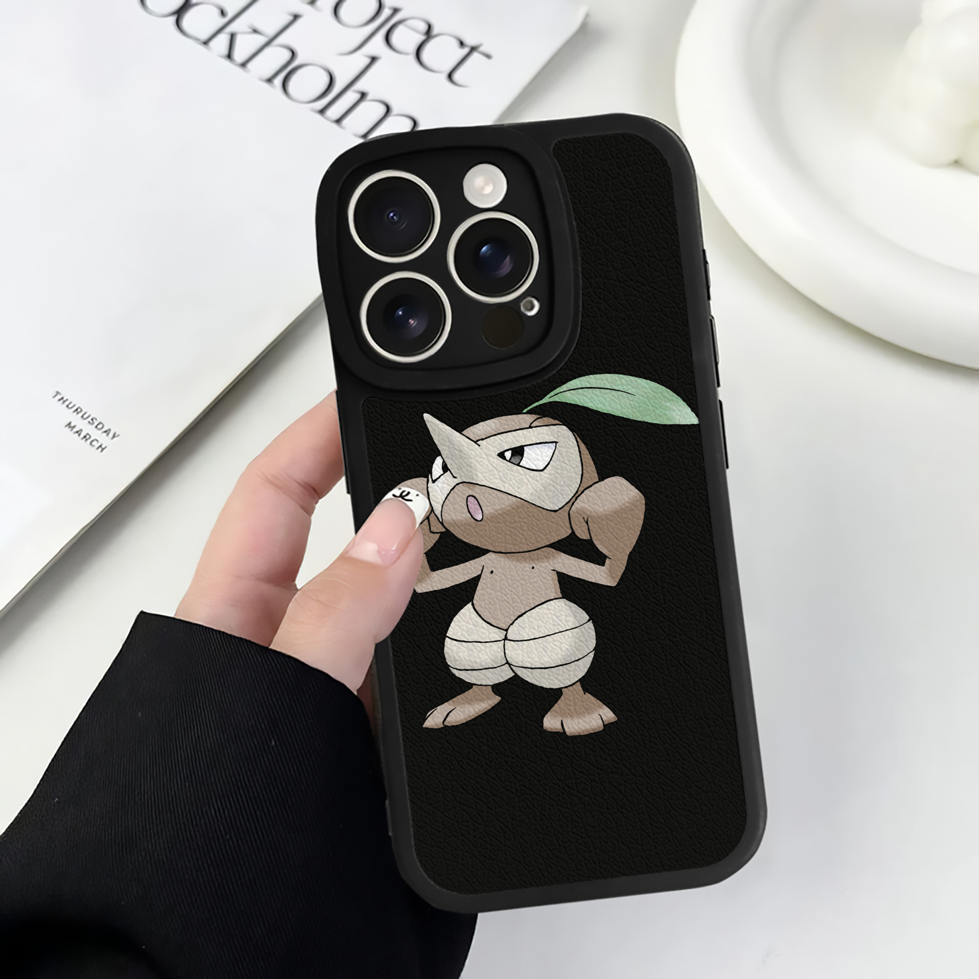 （画像用） ポケットモンスター Pokémon 【iPhone 16シリーズ対応】シリコンスマホケース（レザー調） 材質：シリコン